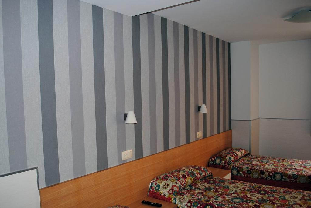 Hostal La Cortijana 洛格罗尼奥 外观 照片