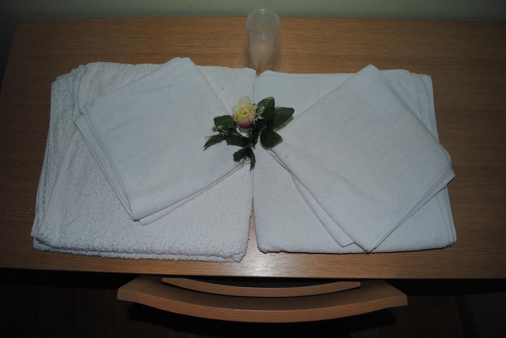 Hostal La Cortijana 洛格罗尼奥 外观 照片